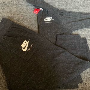 Nike Hooded Jacket w Matching Crop Sweatpants